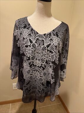 Roz & Ali Black Tunic with Gray Lace-Style Print